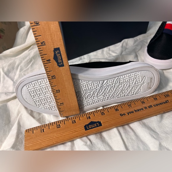 Tommy Hilfiger Sneakers size 7